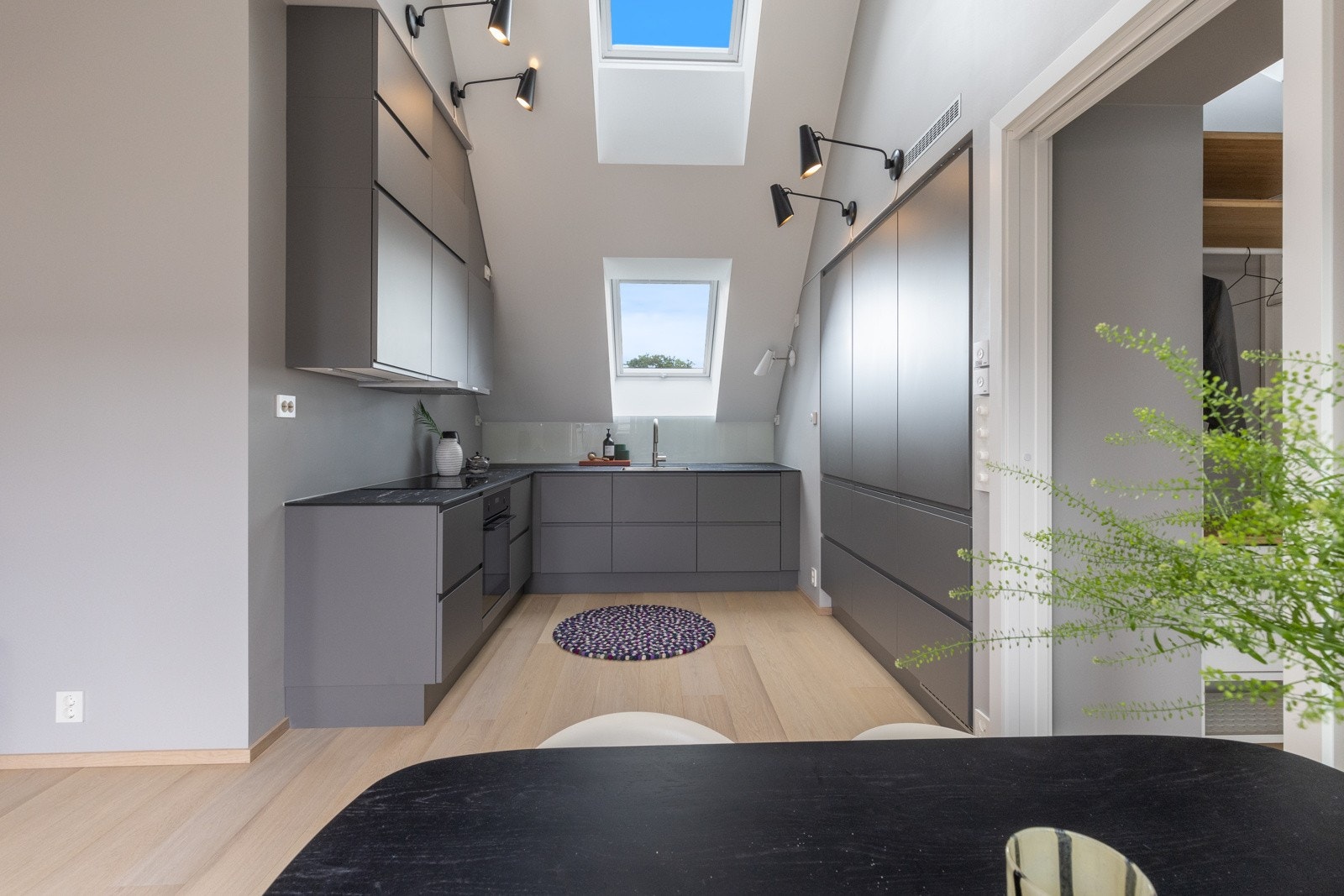 Plass til spisestue i tilknytning til kjøkkenet. Galleribilde