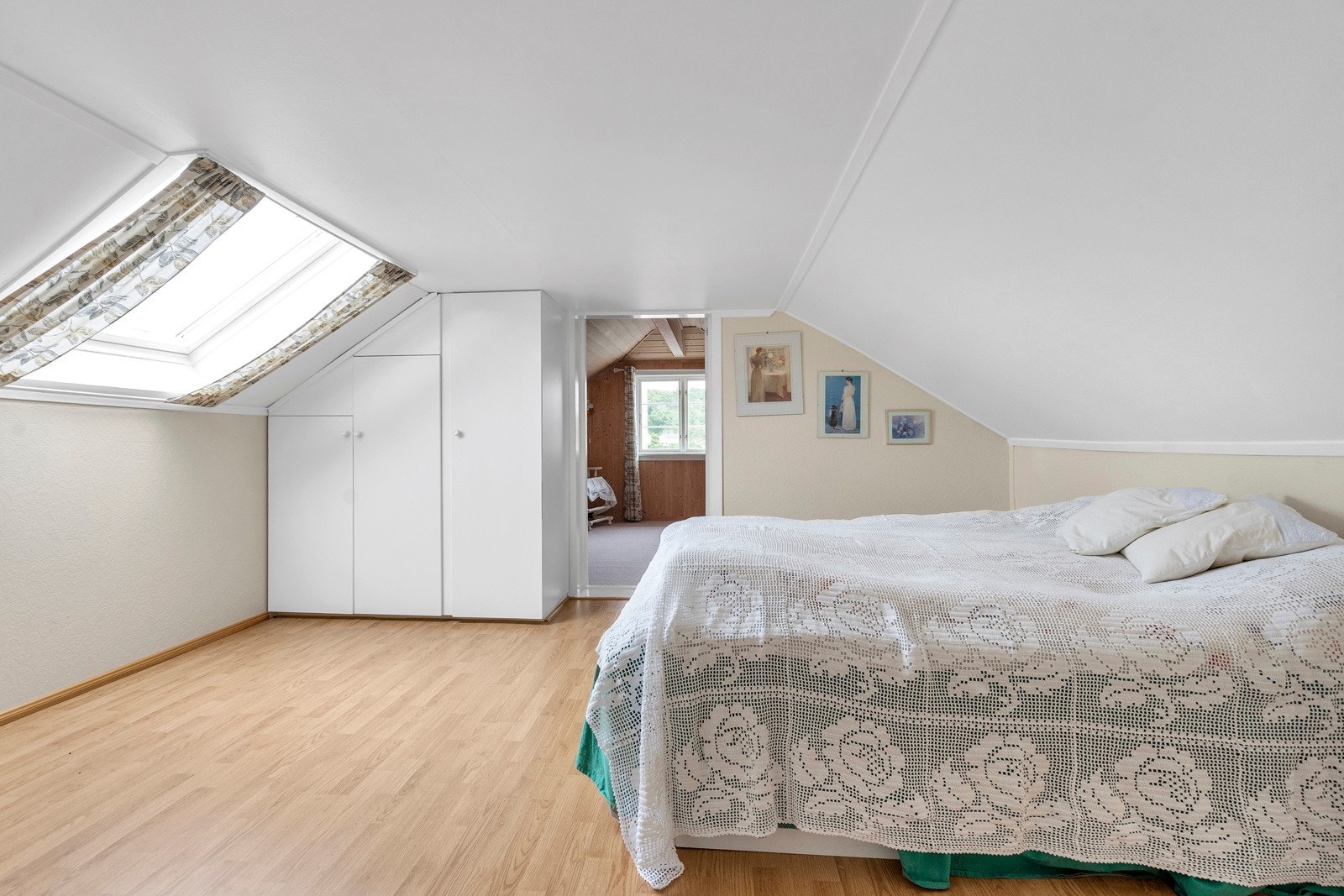 Innredet rom på loft (brukt som soverom) Galleribilde