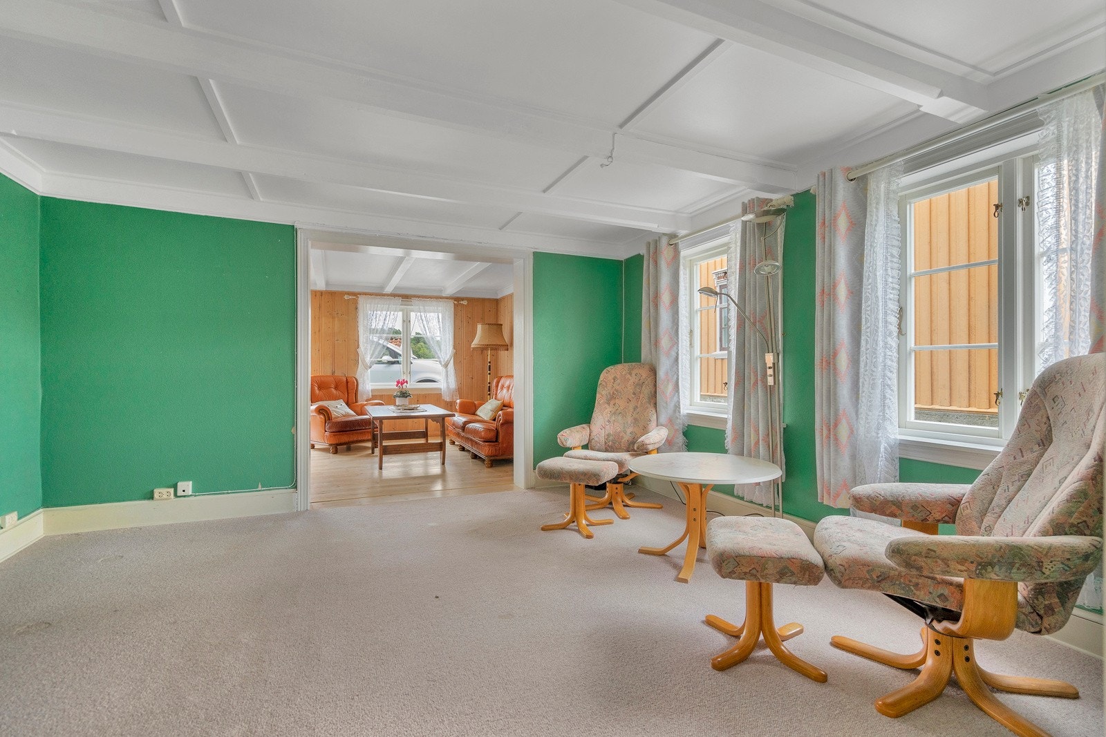 Stue med teppe på gulv Galleribilde