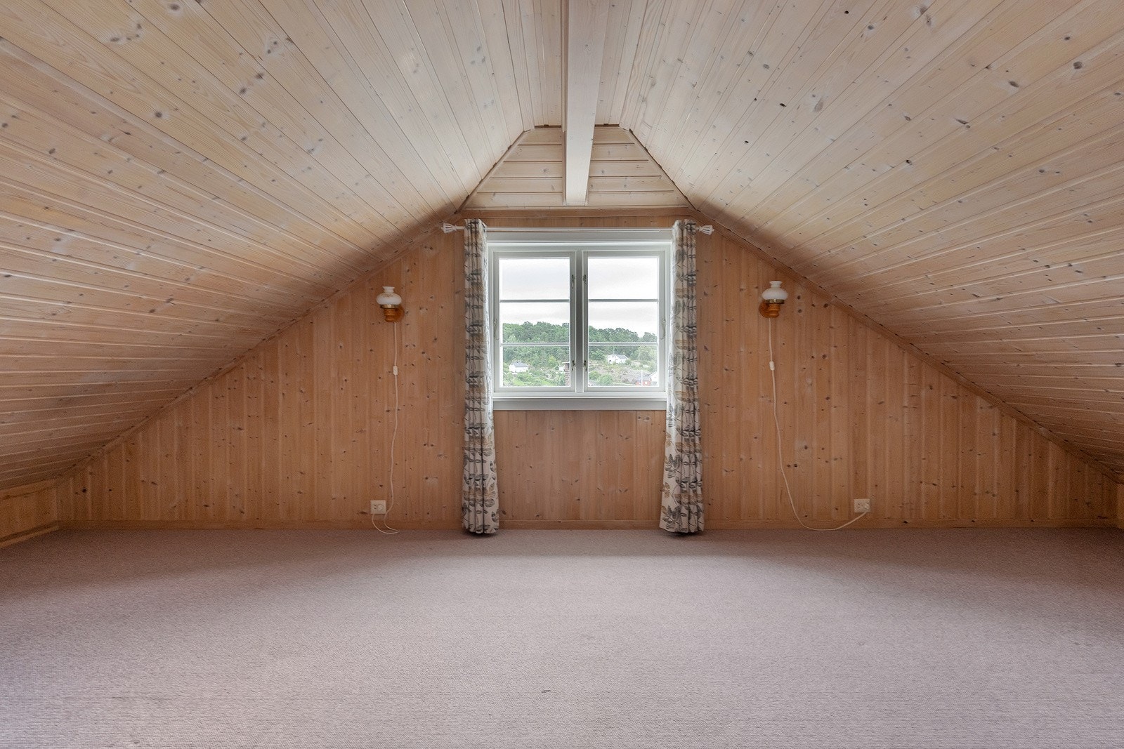 Soverom på loft med nydelig utsikt Galleribilde