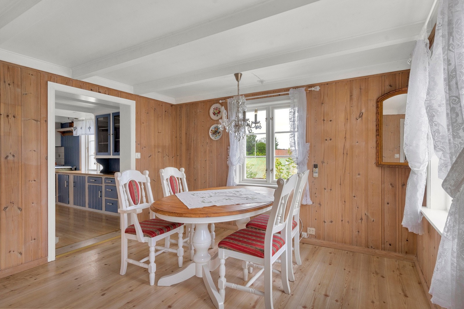 God plass til spisestue Galleribilde