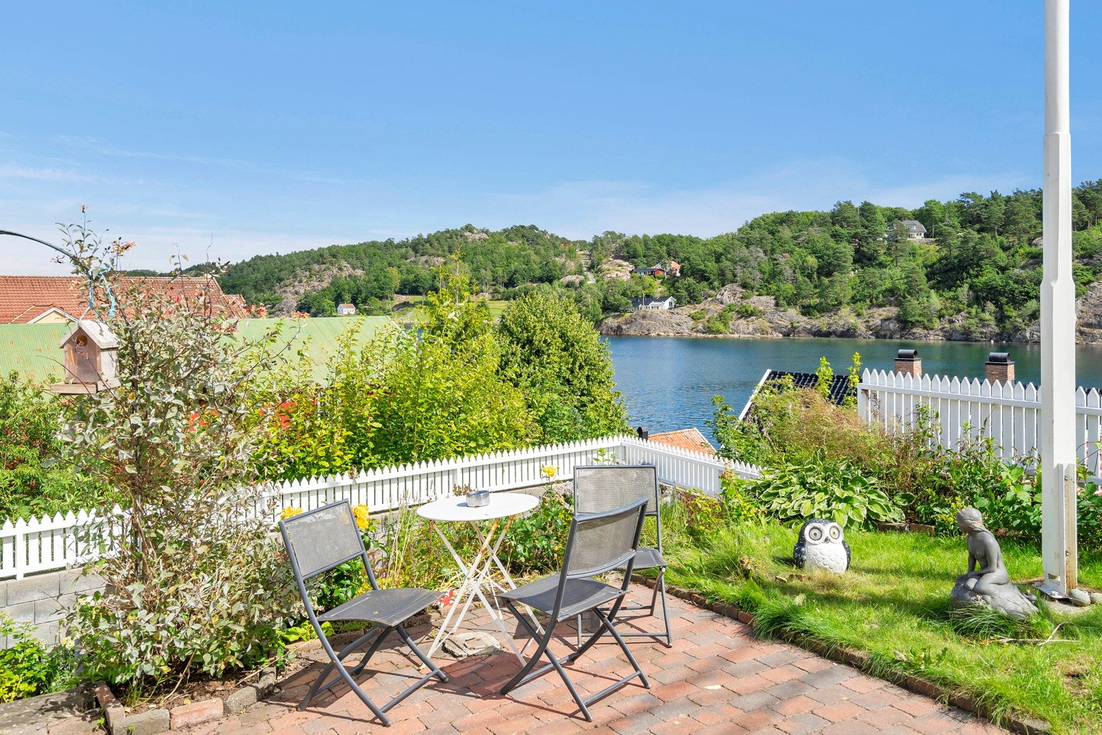 Solrik og koselig uteplass Galleribilde