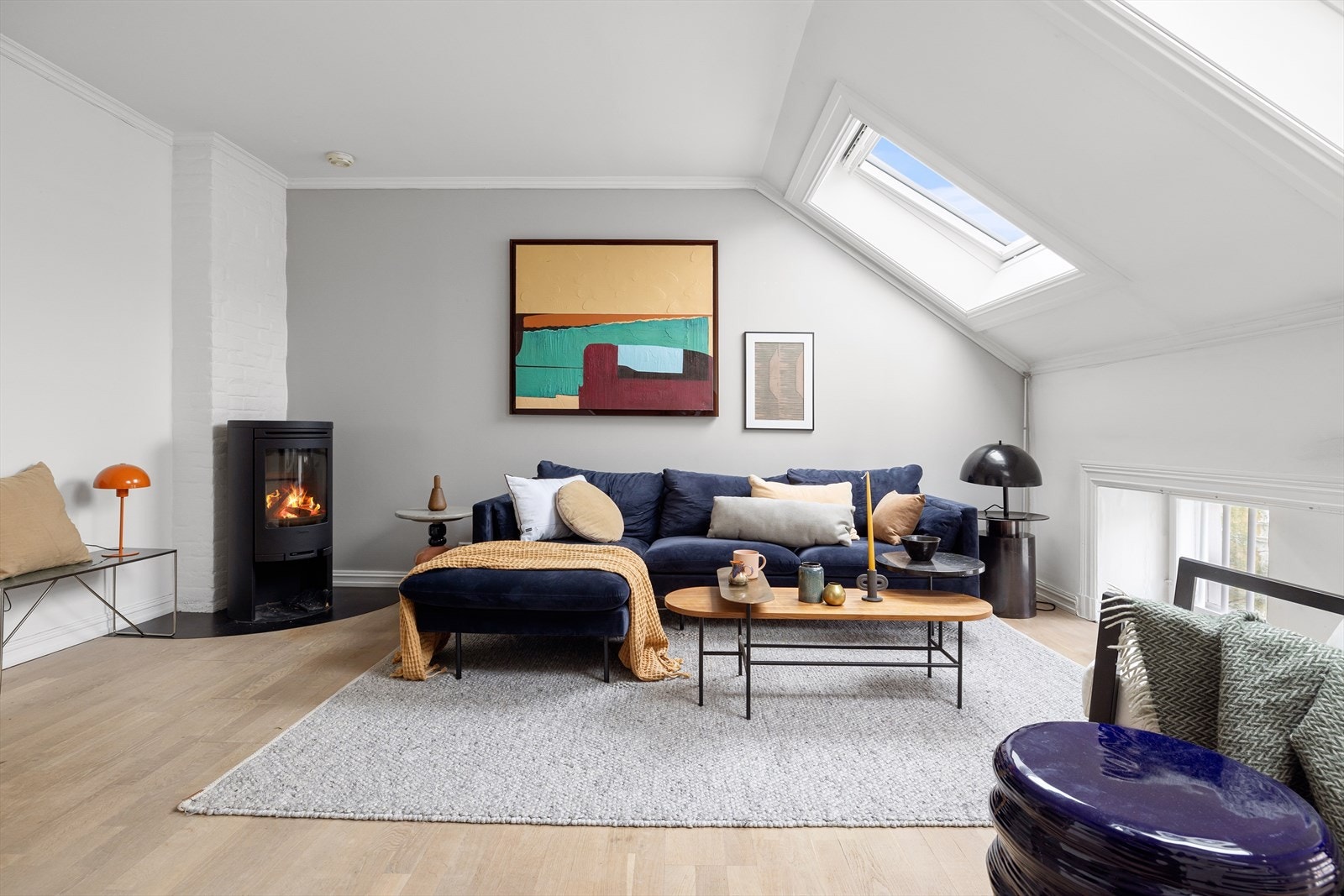 I stuen er det god plass til sofagruppe, sofabord og tv-møblement Galleribilde