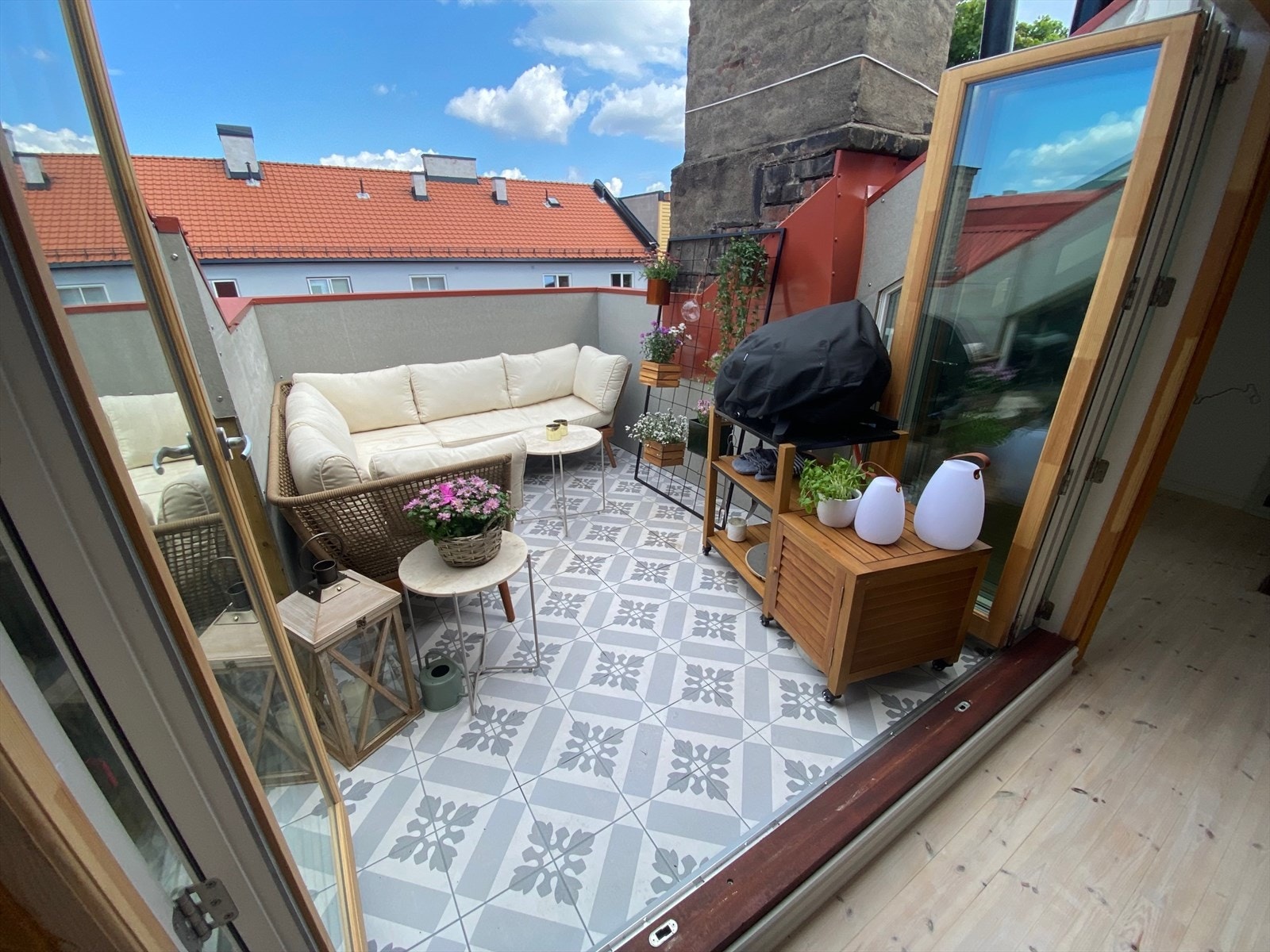 Bilde fra naboens hems og terrasse Galleribilde