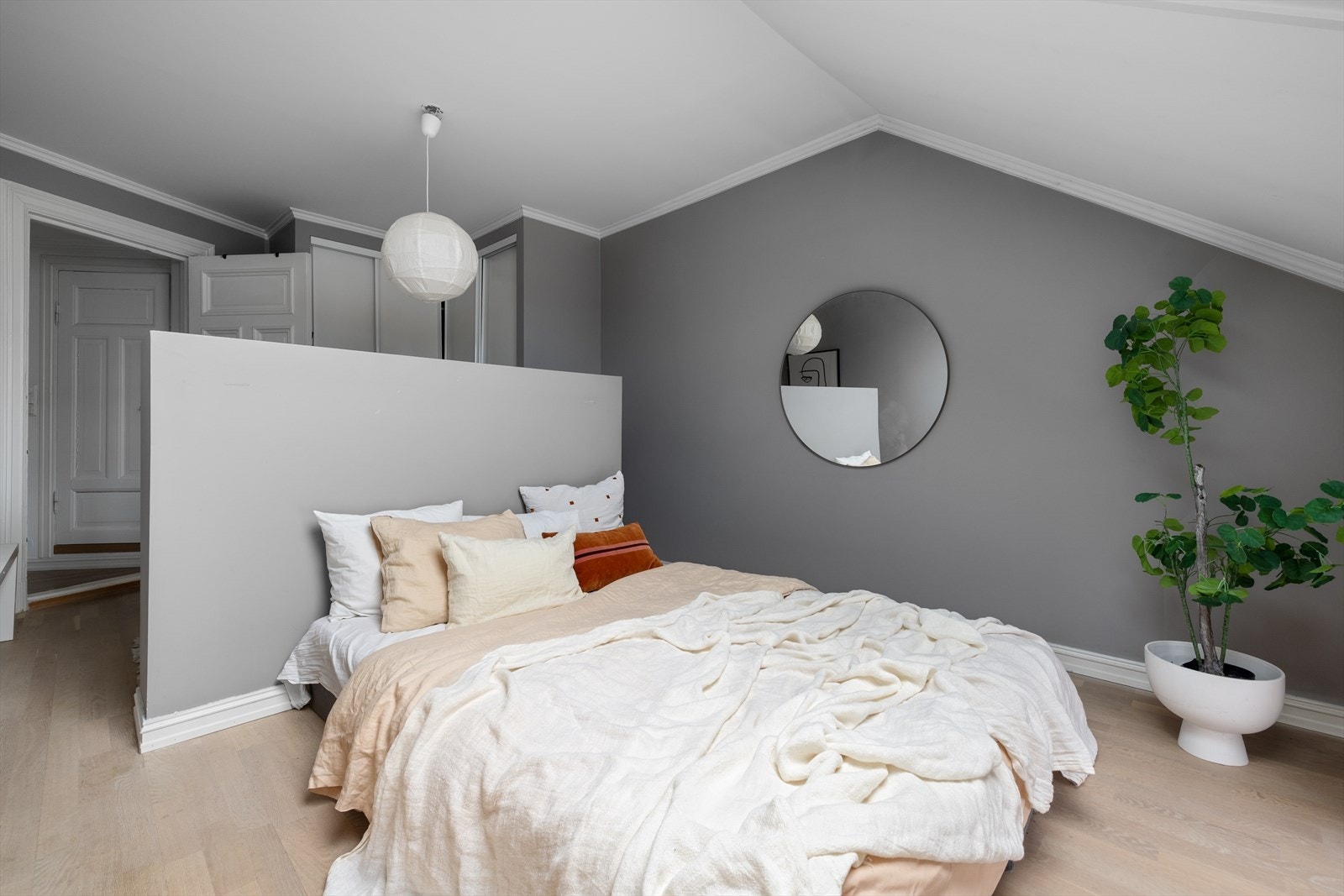 Leiligheten har et innbydende soverom av god størrelse Galleribilde