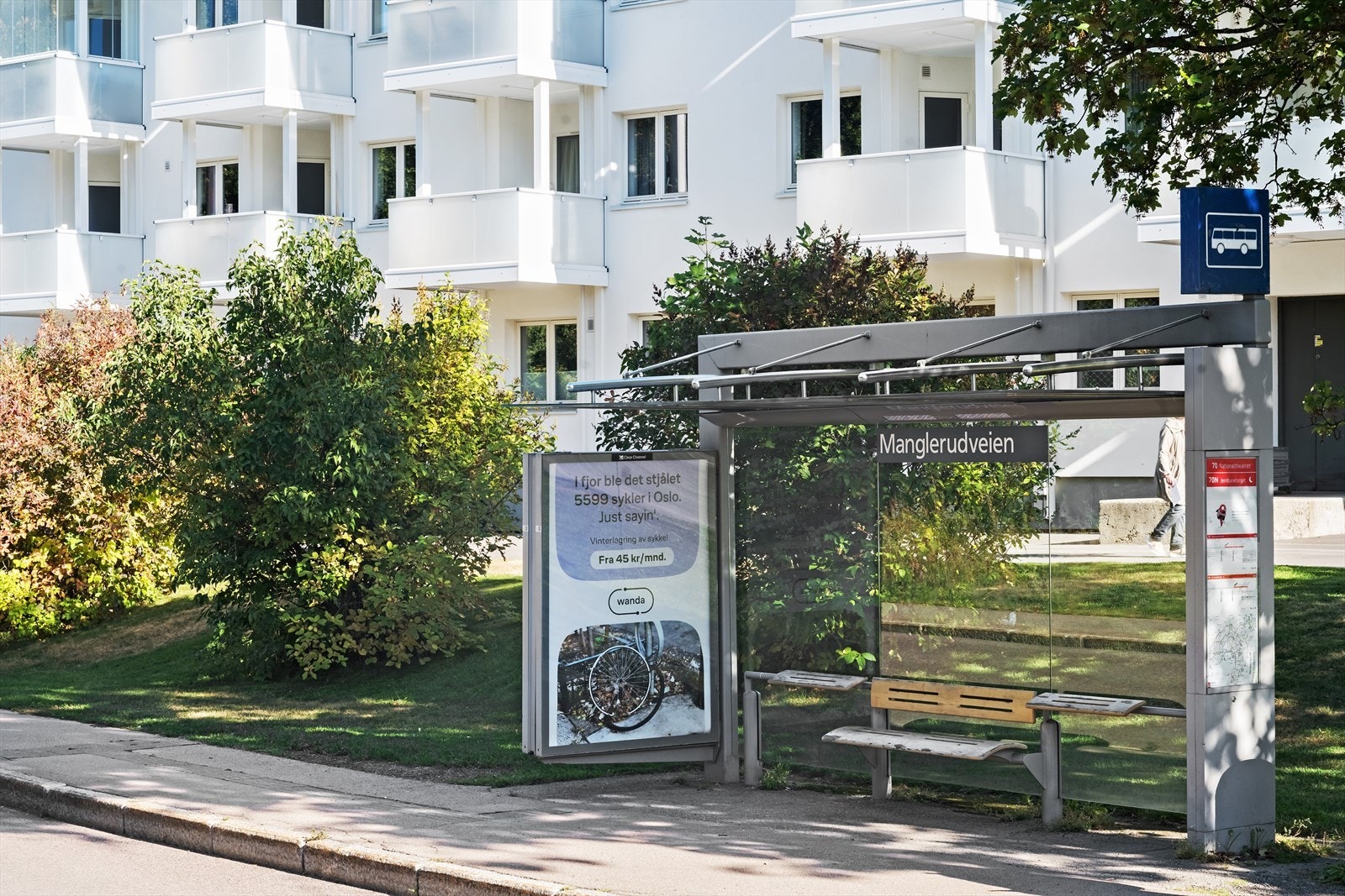 Nærmeste bussholdeplass kun 2 min unna boligen. Med buss tar det kun 14 minutter til Jernbanetorget/Oslo sentrum Galleribilde