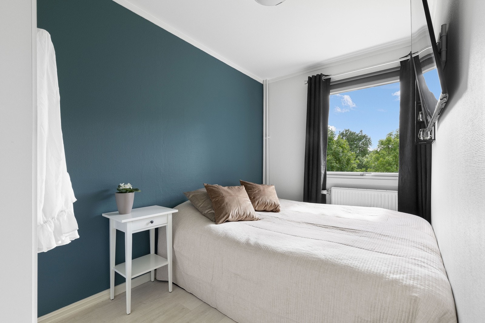 Soverom med plass til dobbeltseng. Galleribilde