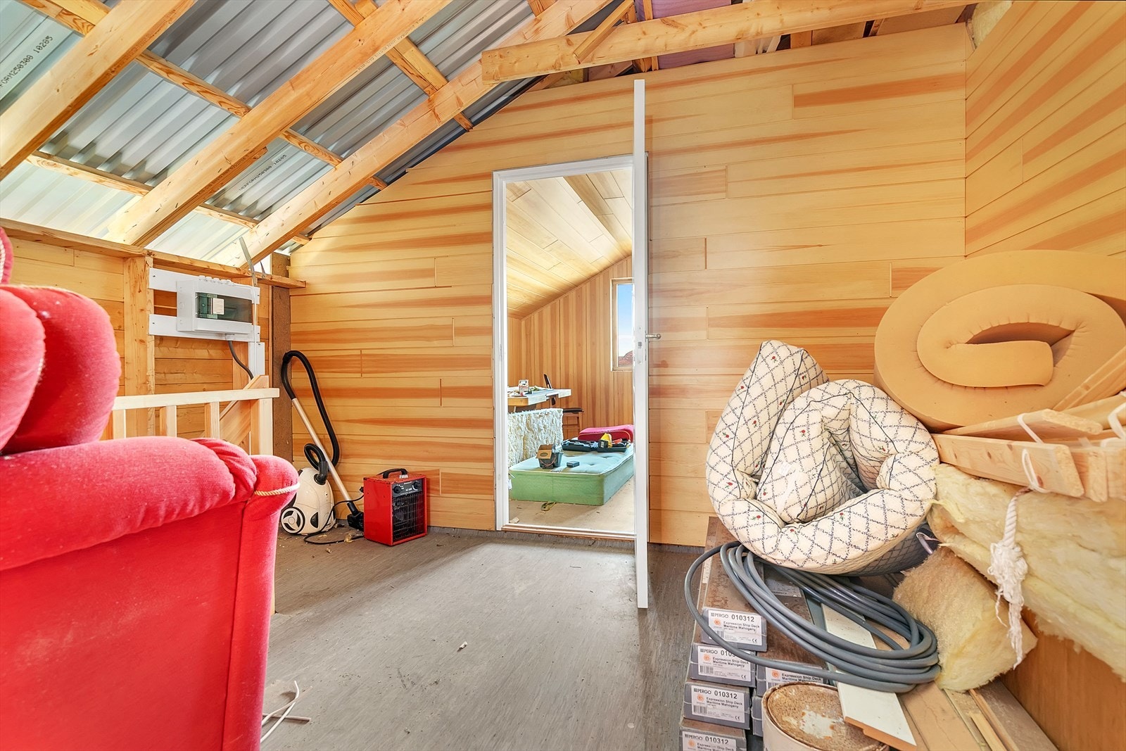 2. etasjen er delvis innredet med 2 rom Galleribilde