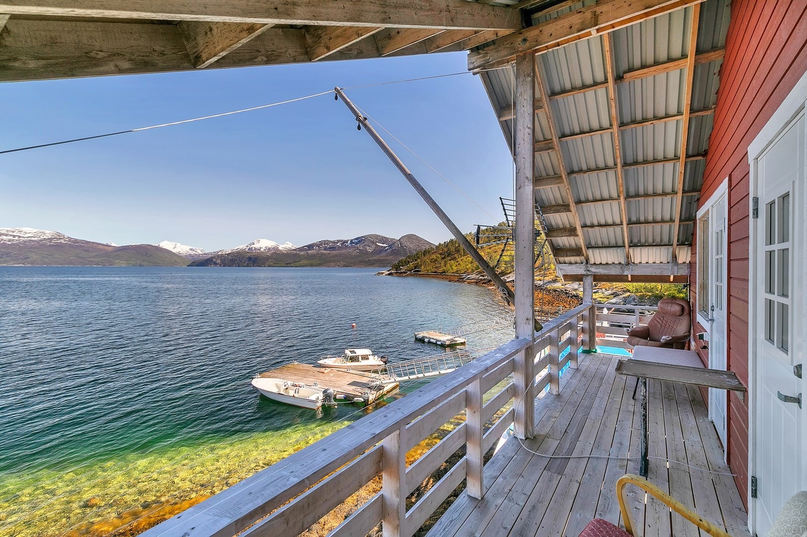 Naust - Halvpart av naust som deles med nabo Galleribilde