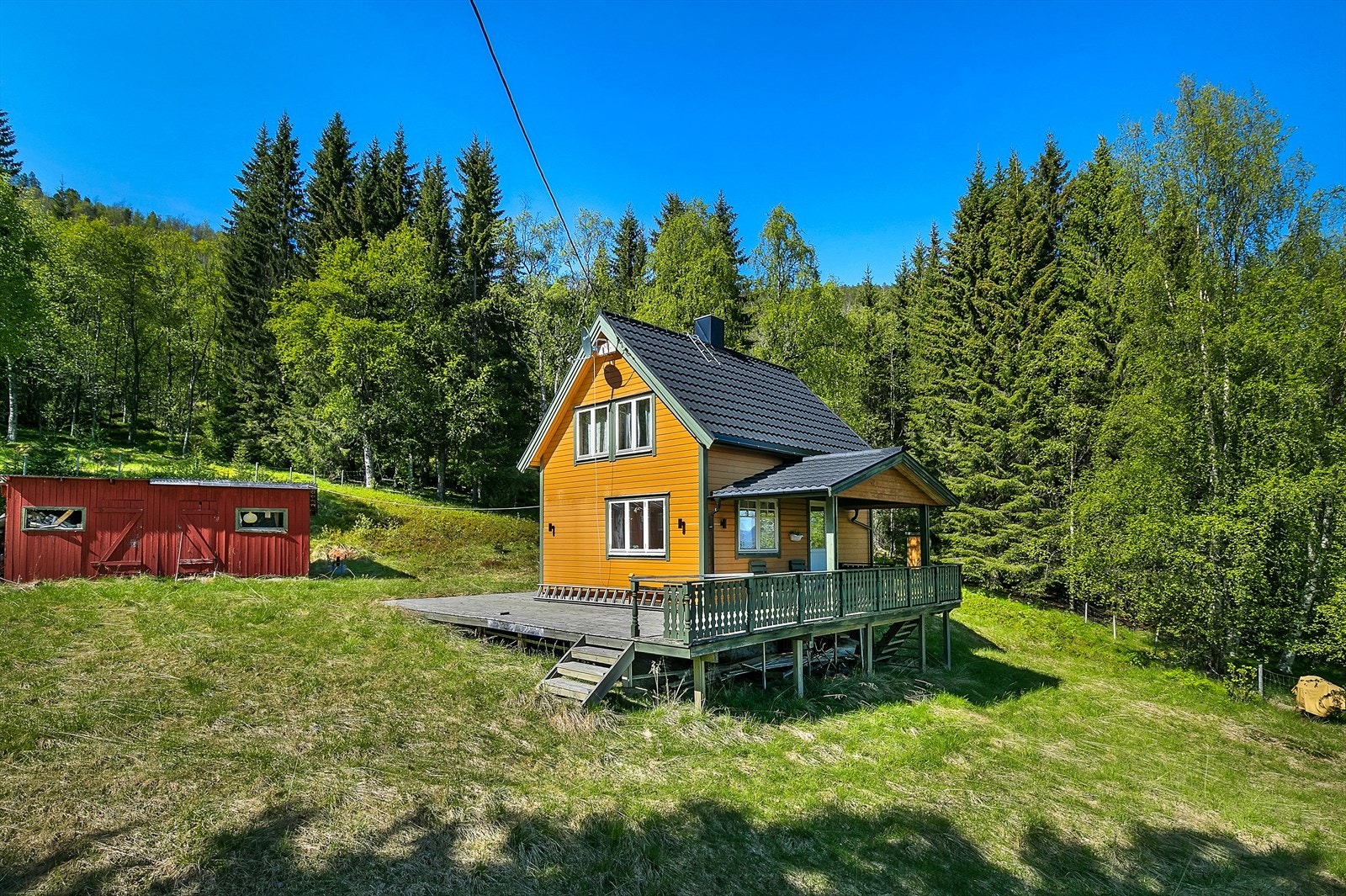 Veranda og terrasse rundt hytta Galleribilde