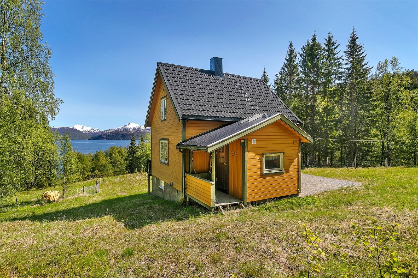 Overbygd inngangsparti - Velkommen inn Galleribilde