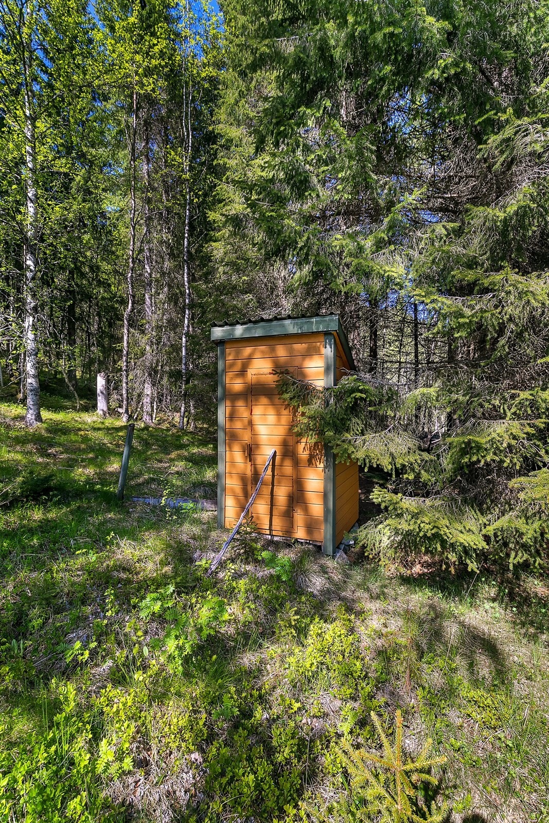 Utedo på eiendommen Galleribilde