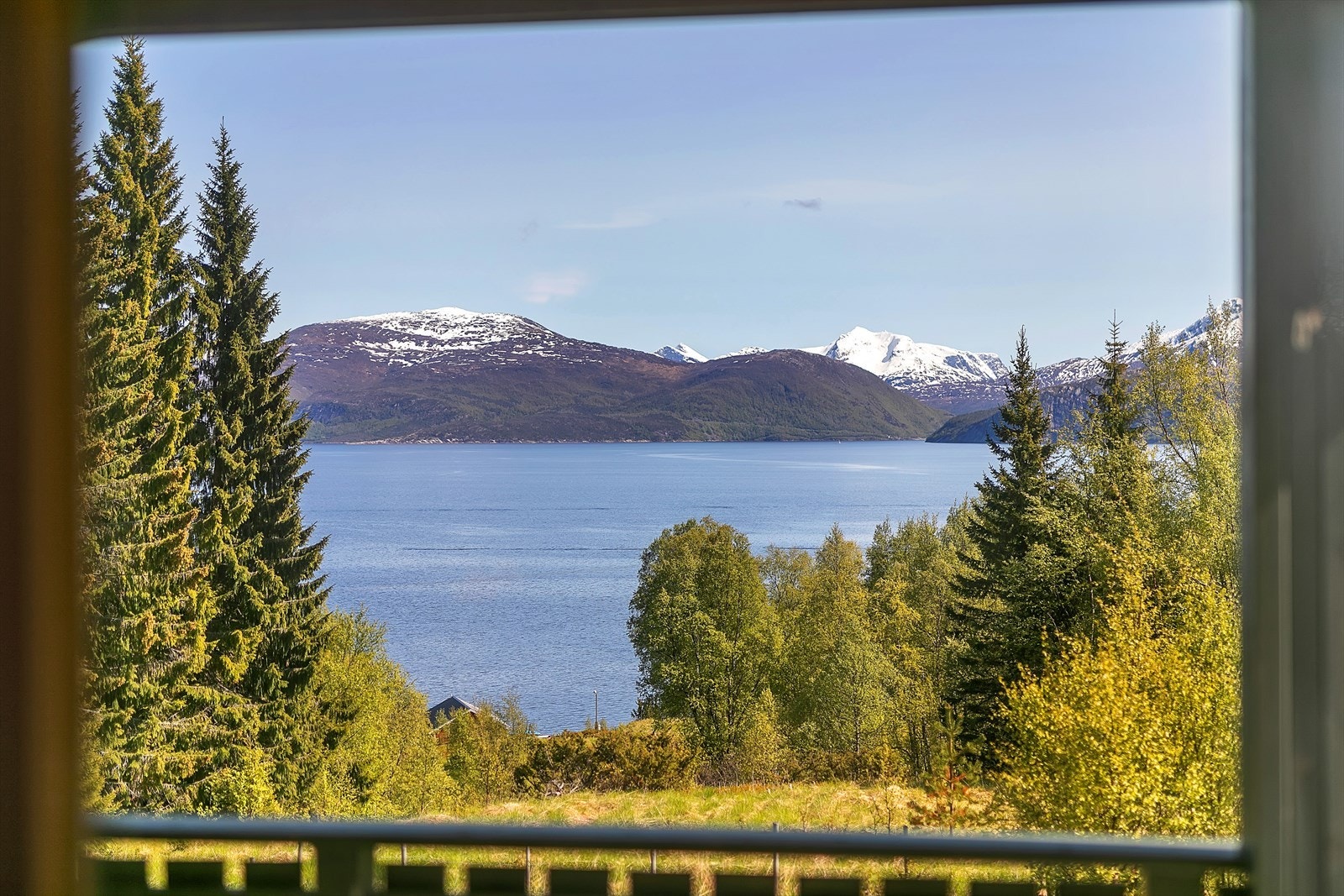 Utsikt fra stuen mot Tysfjorden Galleribilde