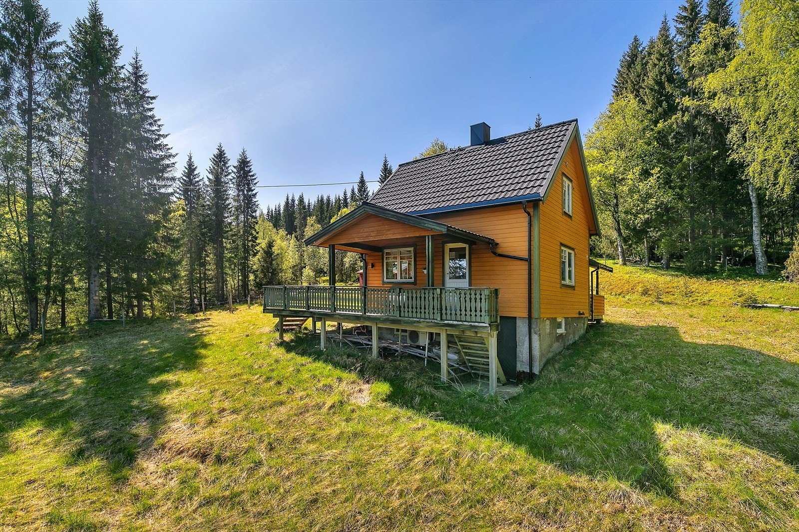 Utvendig adkomst til kjeller ved veranda Galleribilde