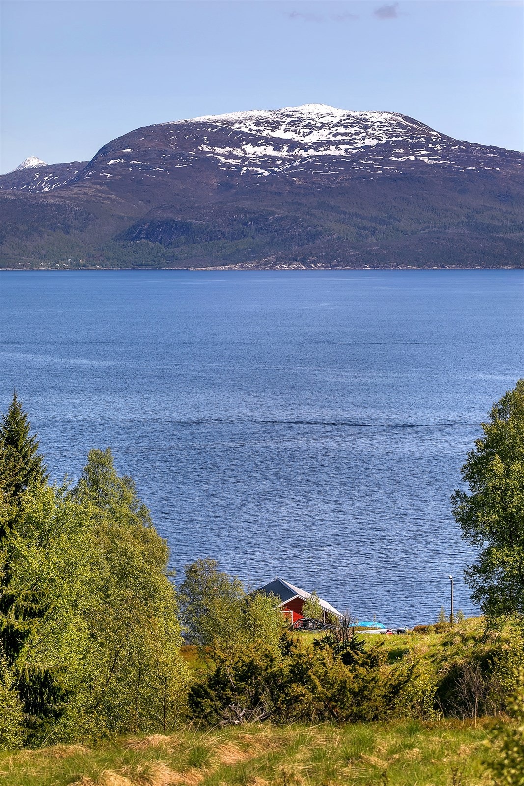 Utsikt fra eiendommen mot naust Galleribilde