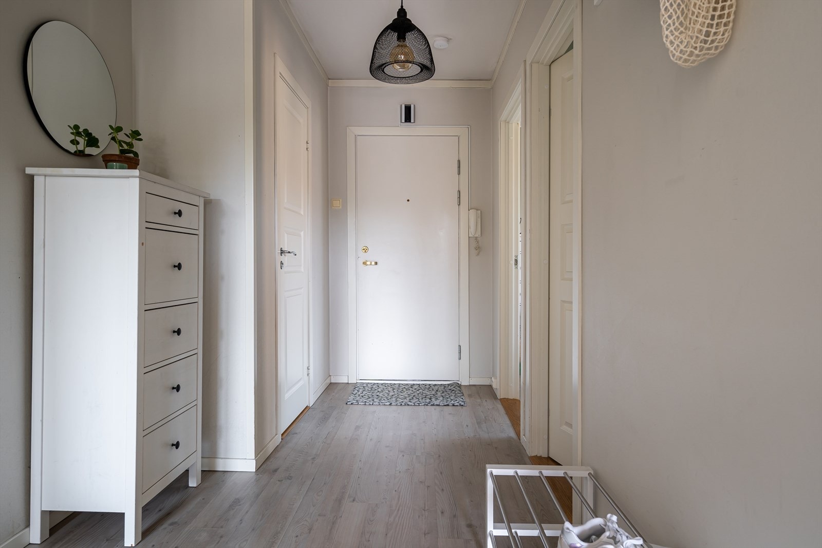 Velkommen inn i en lys og pen hjørneleilighet. Galleribilde