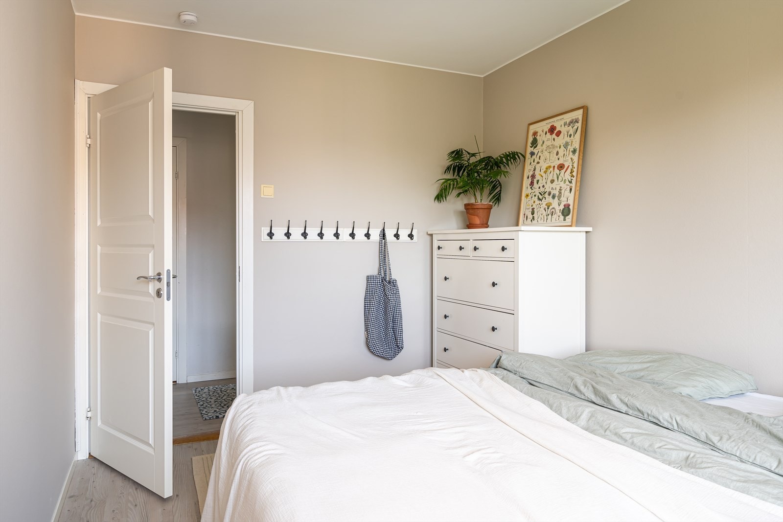 Hovedsoverommet har plass til garderobeskap. Galleribilde