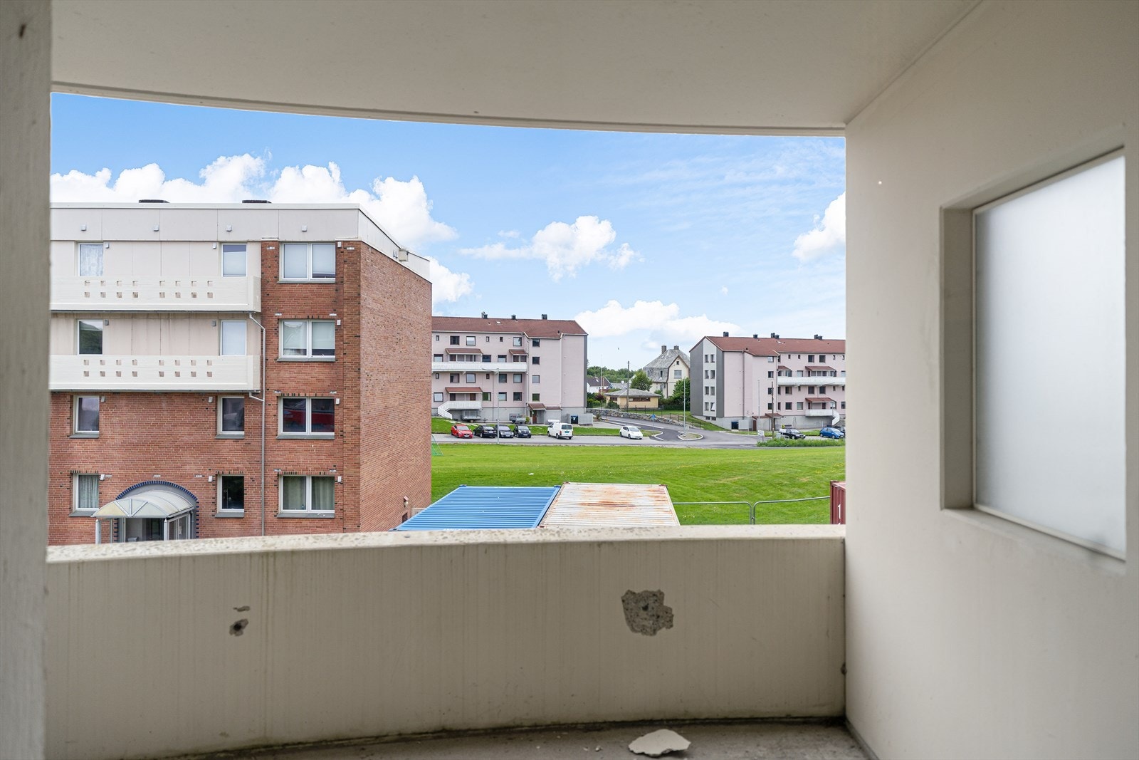 Terrassen slik den ser ut i dag. Her vil det komme en splitter ny innglasset terrasse. Galleribilde
