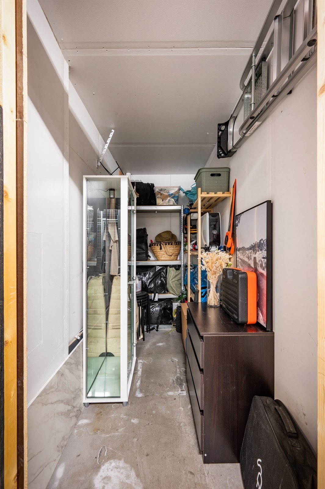 - Leiligheten disponerer én bod på 3,8m² i samme etasje - svært praktisk - Galleribilde