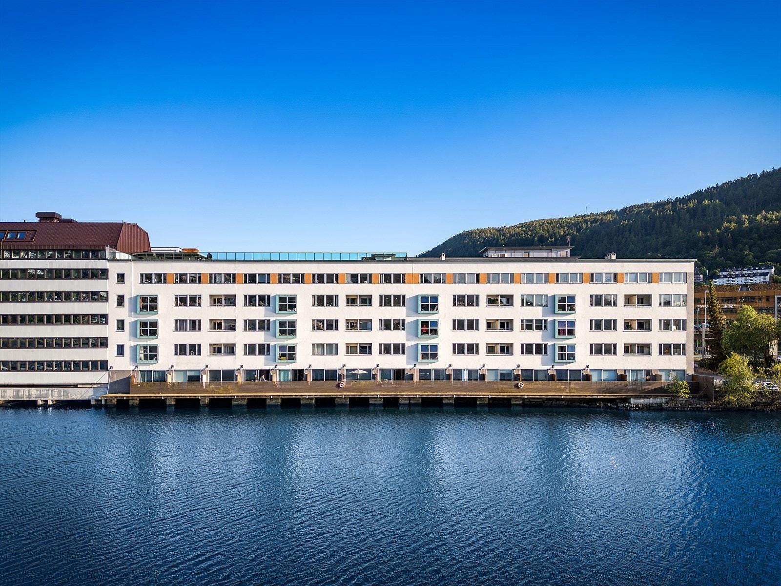 - Det er mulighet for å leie parkering via borettslaget for kr 400,- pr. mnd. (pt. ikke venteliste) - Galleribilde