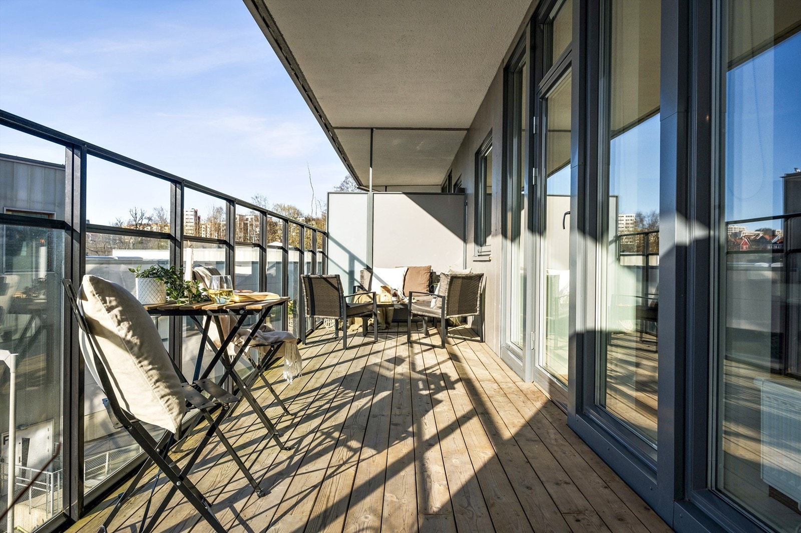 Balkongen har herlig størrelse på hele 15 kvm! Galleribilde