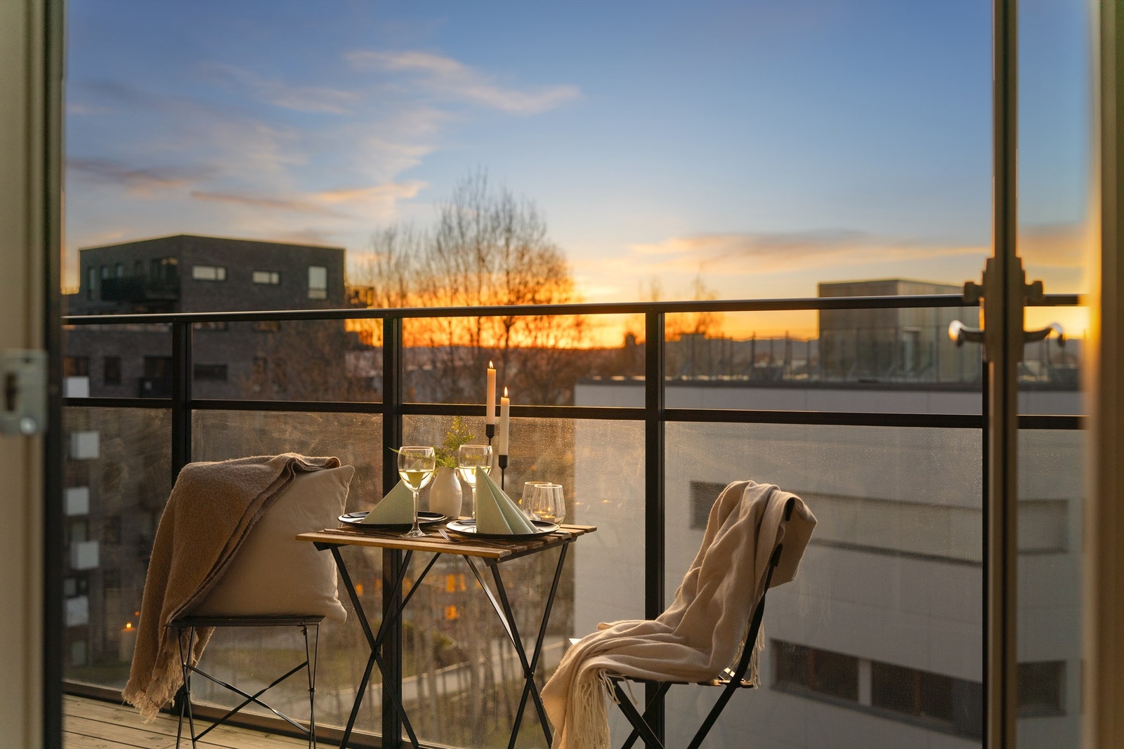 Utsikt til vakre solnedganger over Holmenkollen. Galleribilde