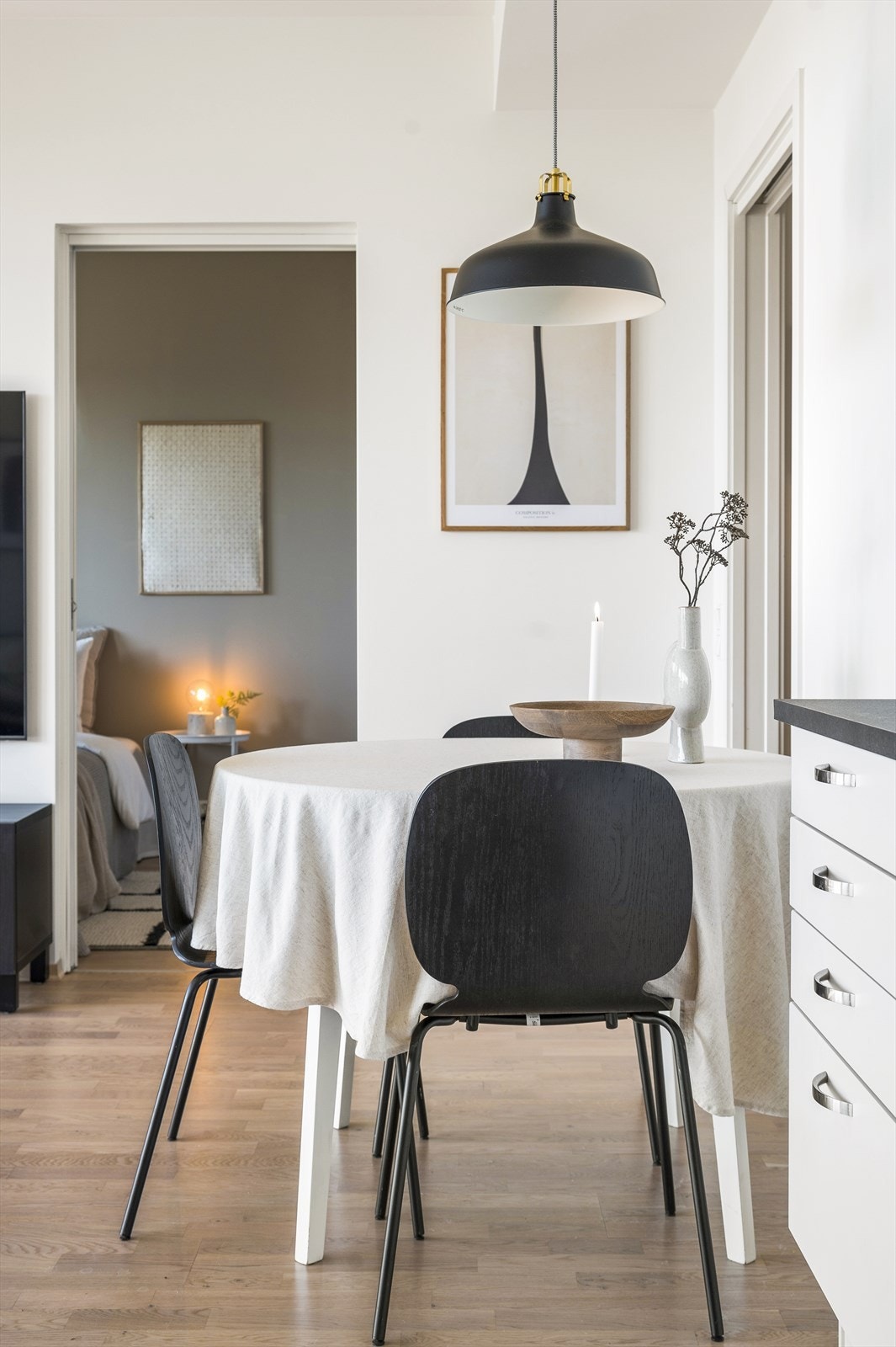 Det er god plass til spisesone tilknyttet kjøkkenet. Galleribilde