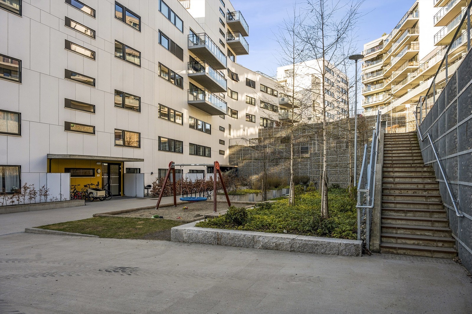 Kværnertoppen Borettslag er hyggelig og veletablert, med flotte fellesarealer med bl.a. felles sykkelbod, lekeplass og beplantning. Galleribilde