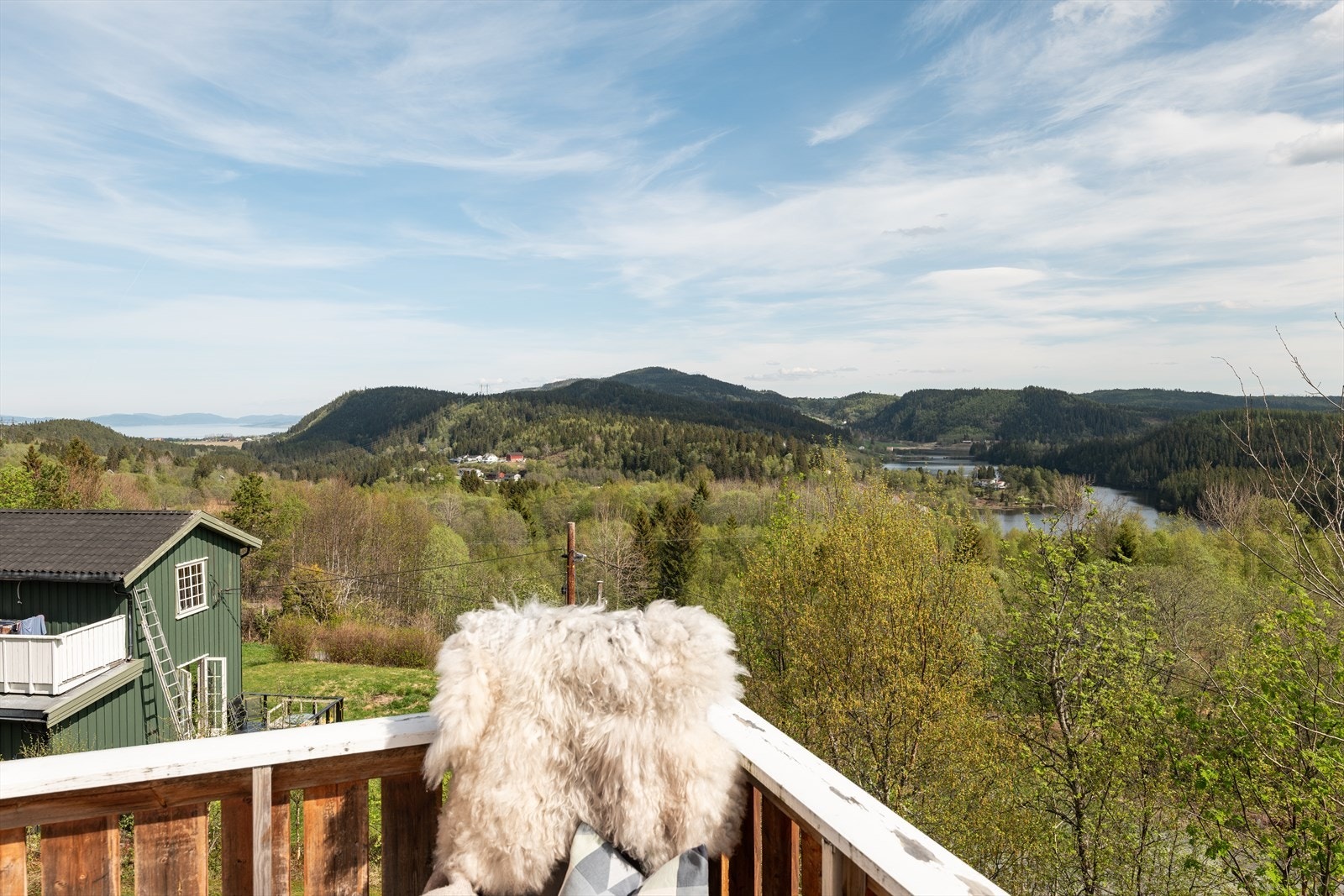 Her har man særdeles flott utsikt mot Jonsvatnet. Galleribilde