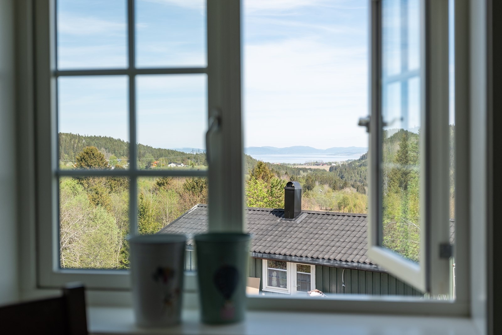 Fra overetasjen har man fantastiske utsiktsforhold. Galleribilde