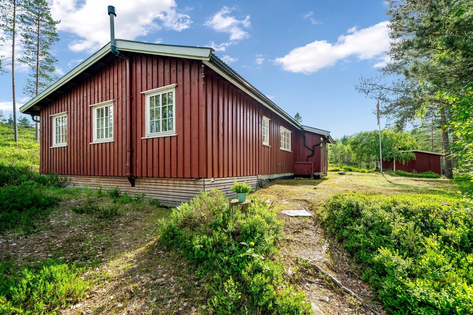 Takvann føres ned i filterløsning på ytterveggen, før det ledes inn
i vannmagasinet/cisternen. Galleribilde