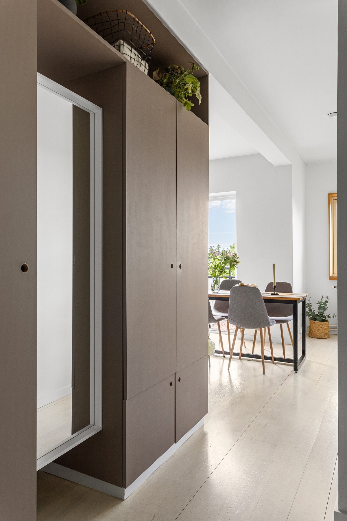 Garderobeskap i gangen. Velkommen inn! Galleribilde