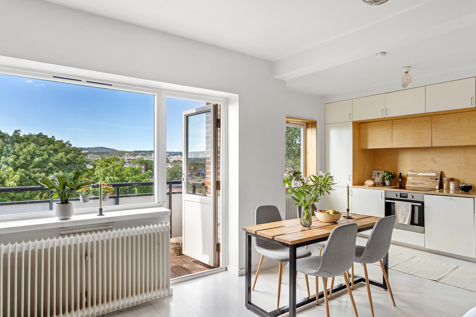 Jan Gunnar Grunden v/EIE har fornøyelsen av å presentere denne lekre toppleiligheten i Schouterrassen 12 Galleribilde