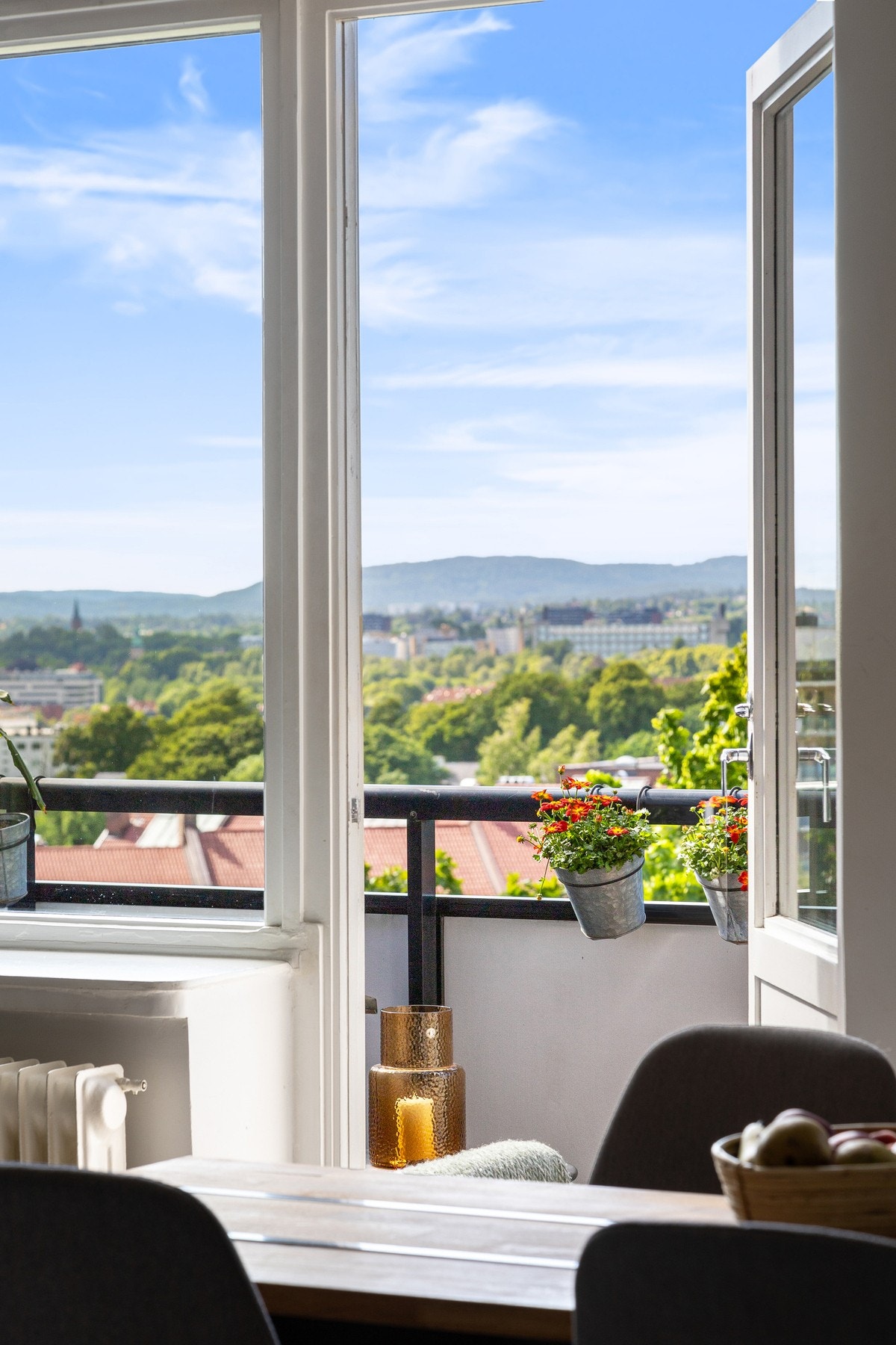 Utgang til balkong fra stuen Galleribilde