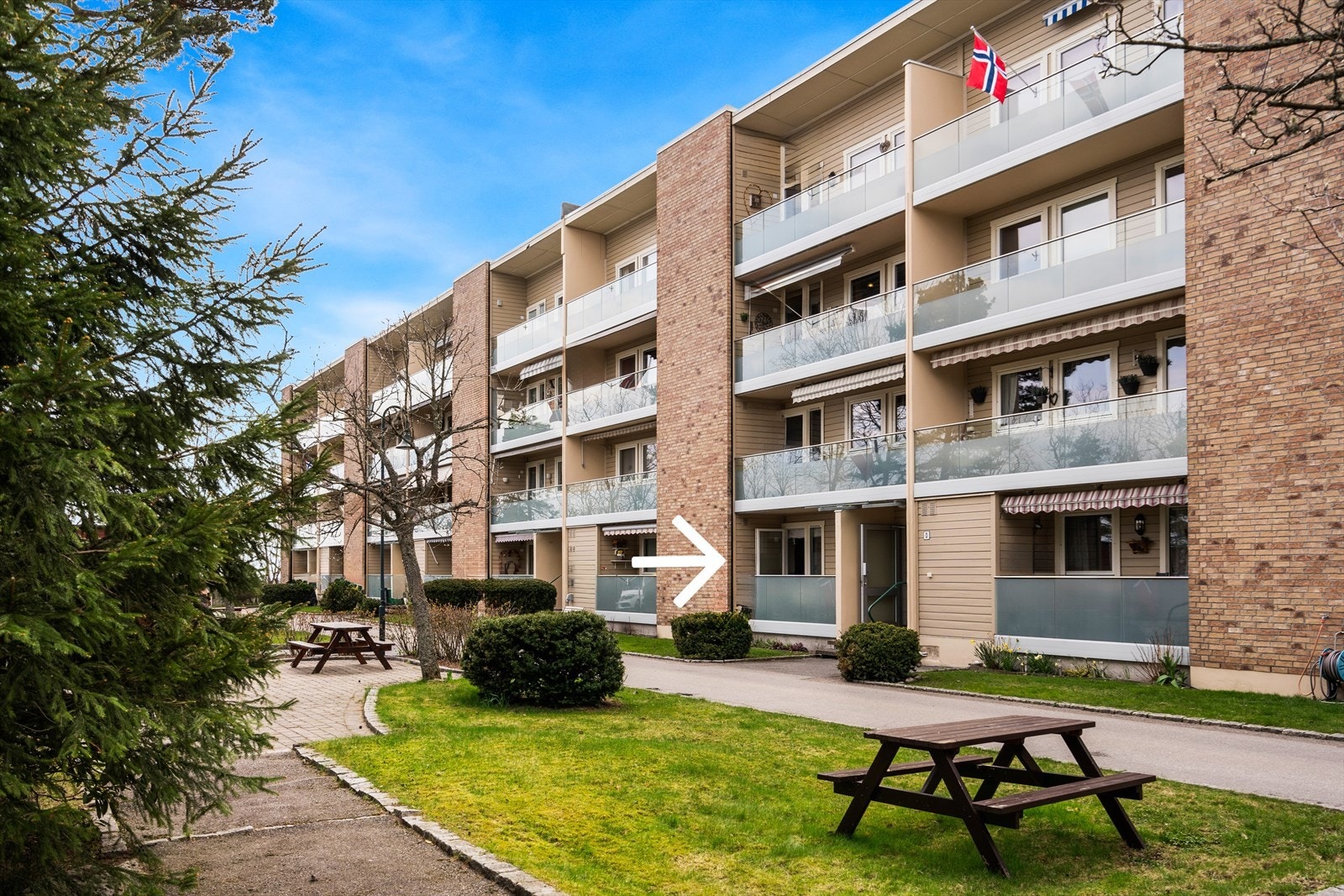 Gjennomgående 3-roms andelsleilighet som ligger i 1.etasje - enkel adkomst Galleribilde