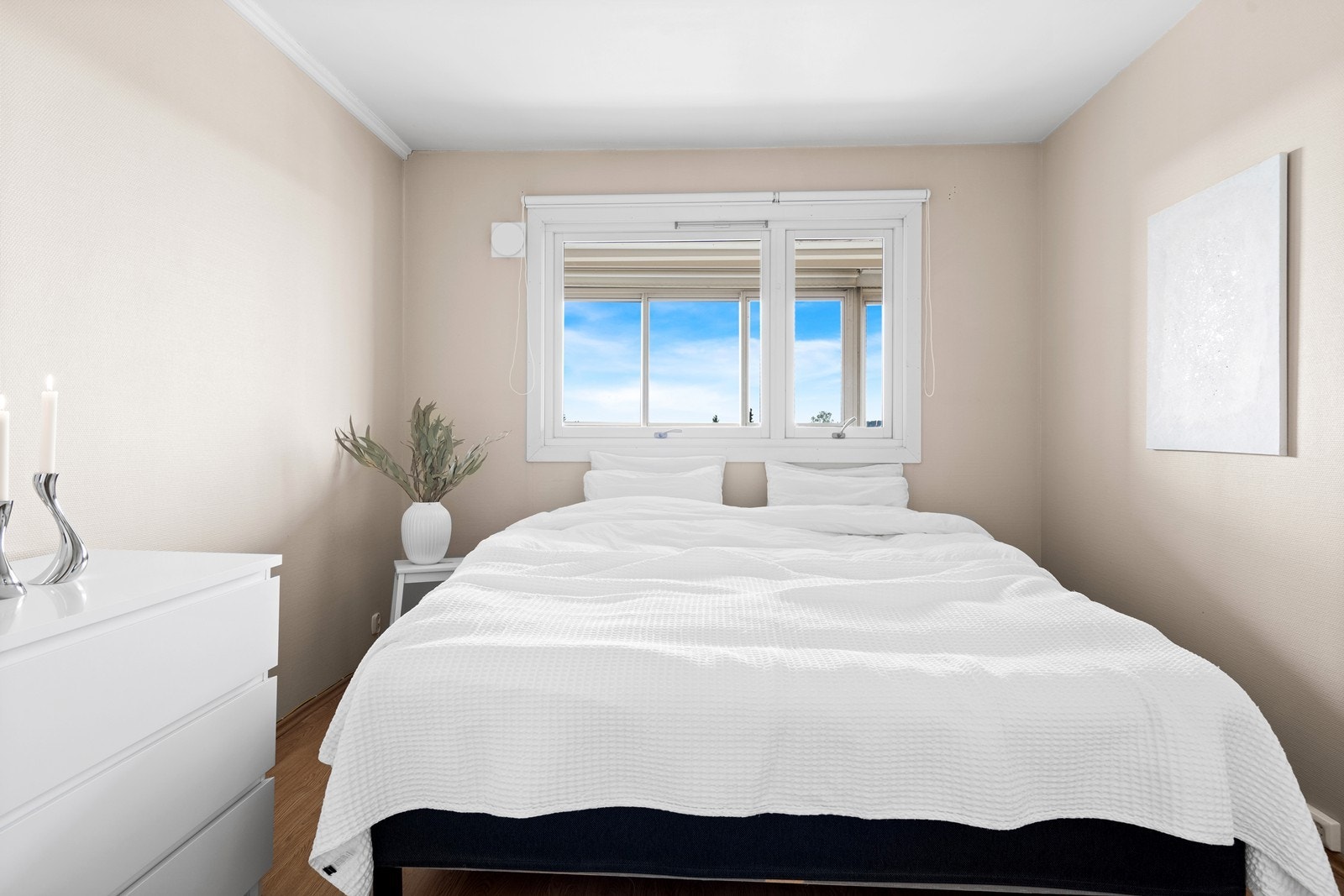 Hovedsoverom har eget walk in closet Galleribilde