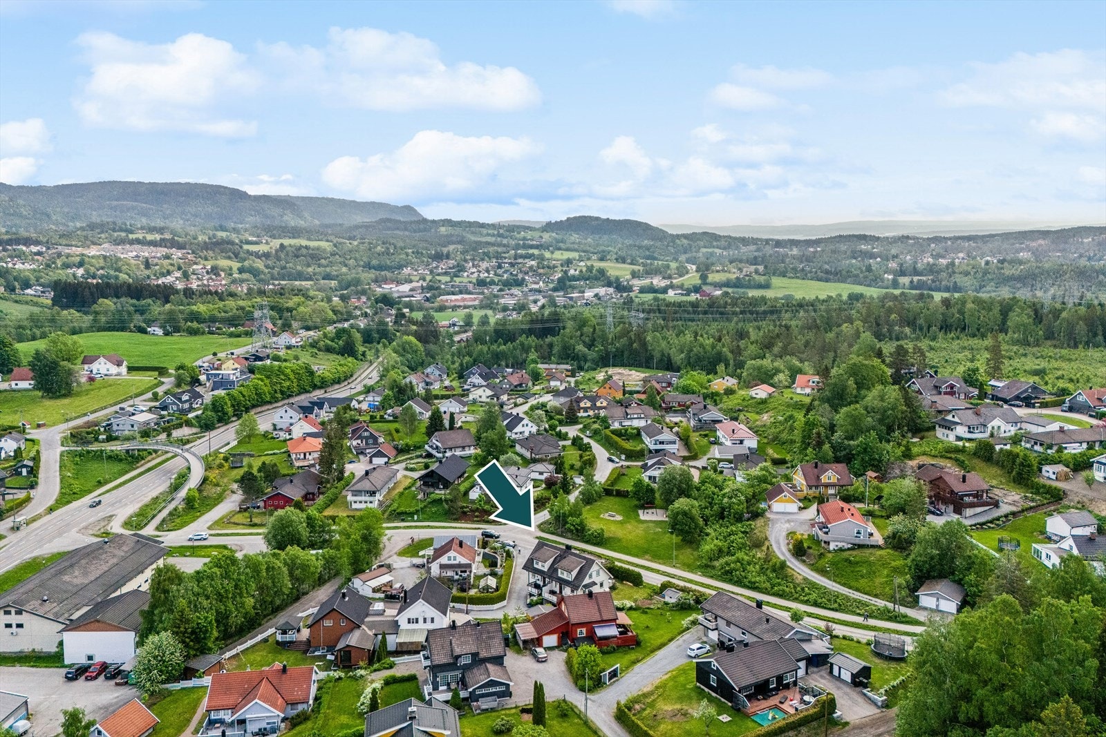 Mange som bor på Lierskogen pendler til Oslo, Drammen og Kongsberg. Galleribilde