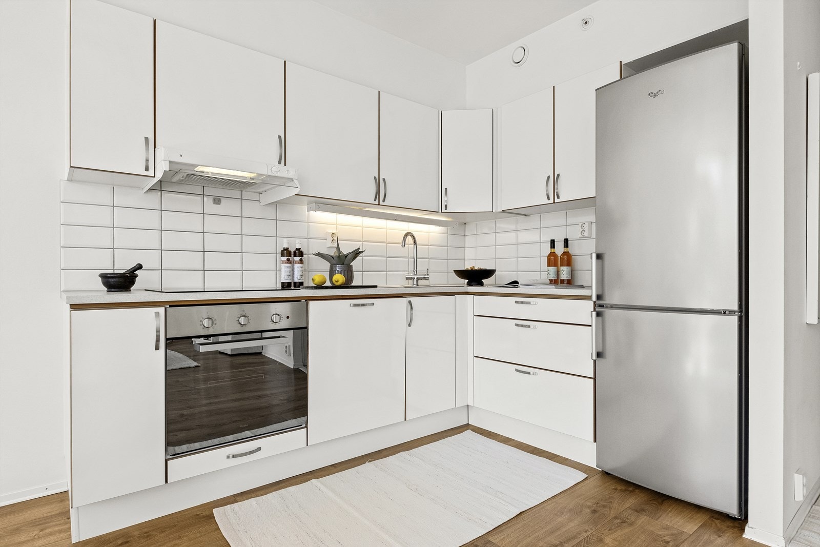 Integrert stekeovn, platetopp og oppvaskmaskin. Galleribilde