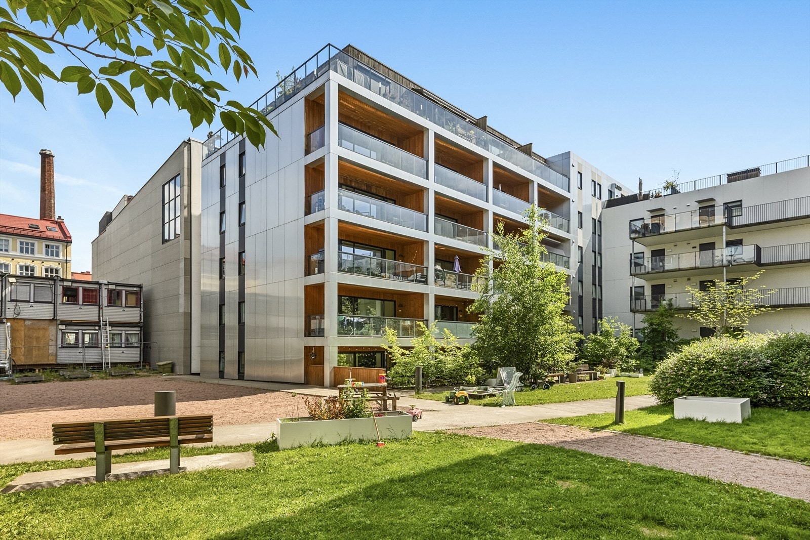 Kort vei til pulserende byliv, parker, dagligvare og kollektivtransport som buss og trikk. Galleribilde