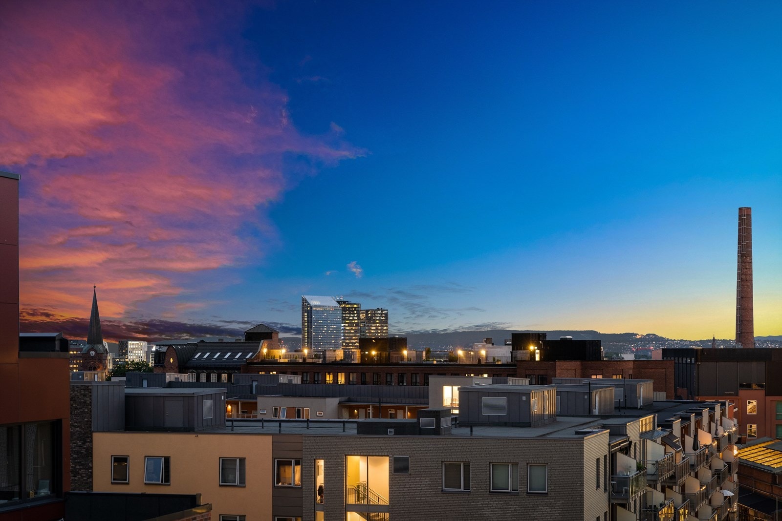 Fantastisk kveldshimmel fra egen balkong. Galleribilde