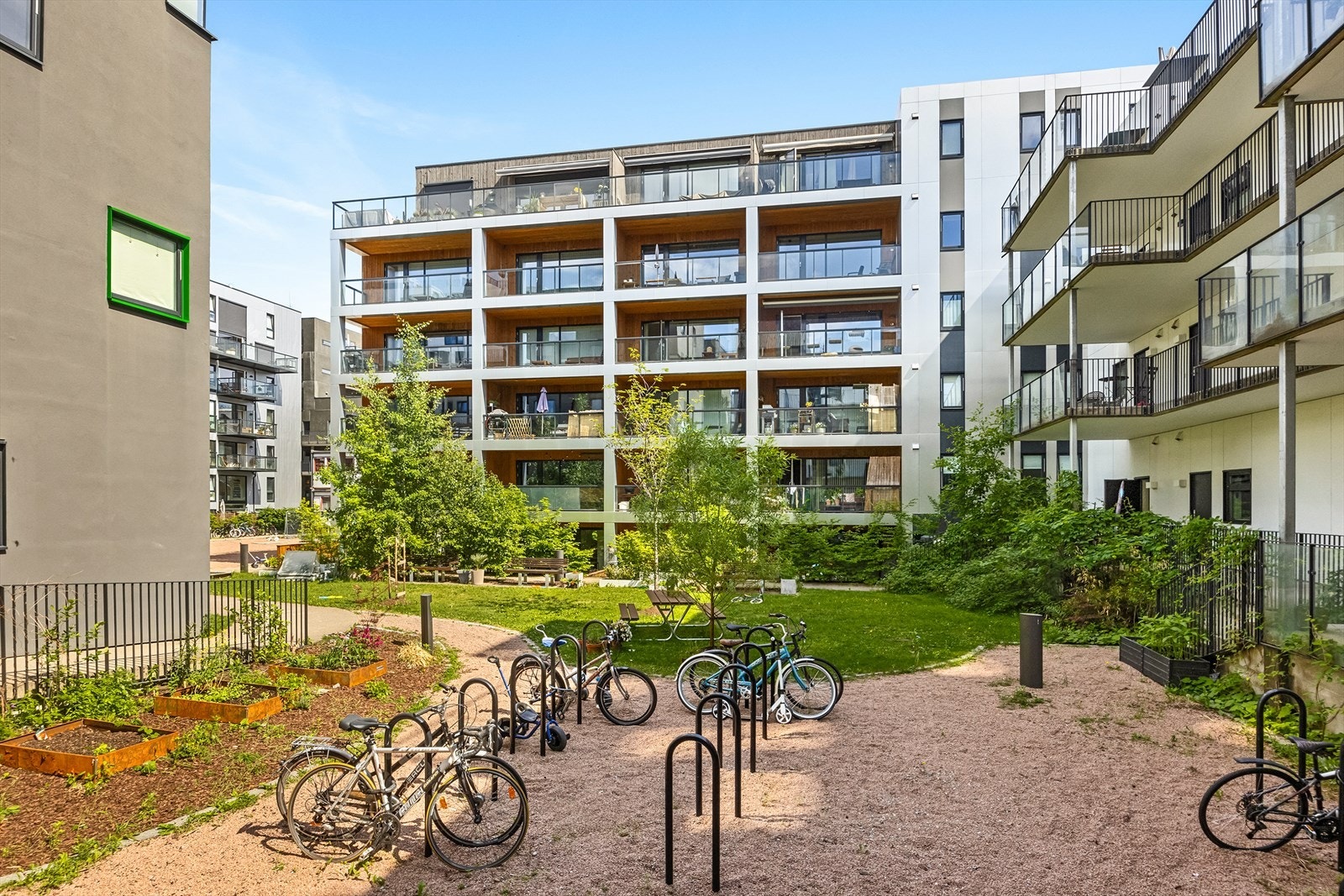 Sameiet oppleves som veldrevet. Det er også renhold- og vaktmestertjeneste for fellesarealer. Galleribilde