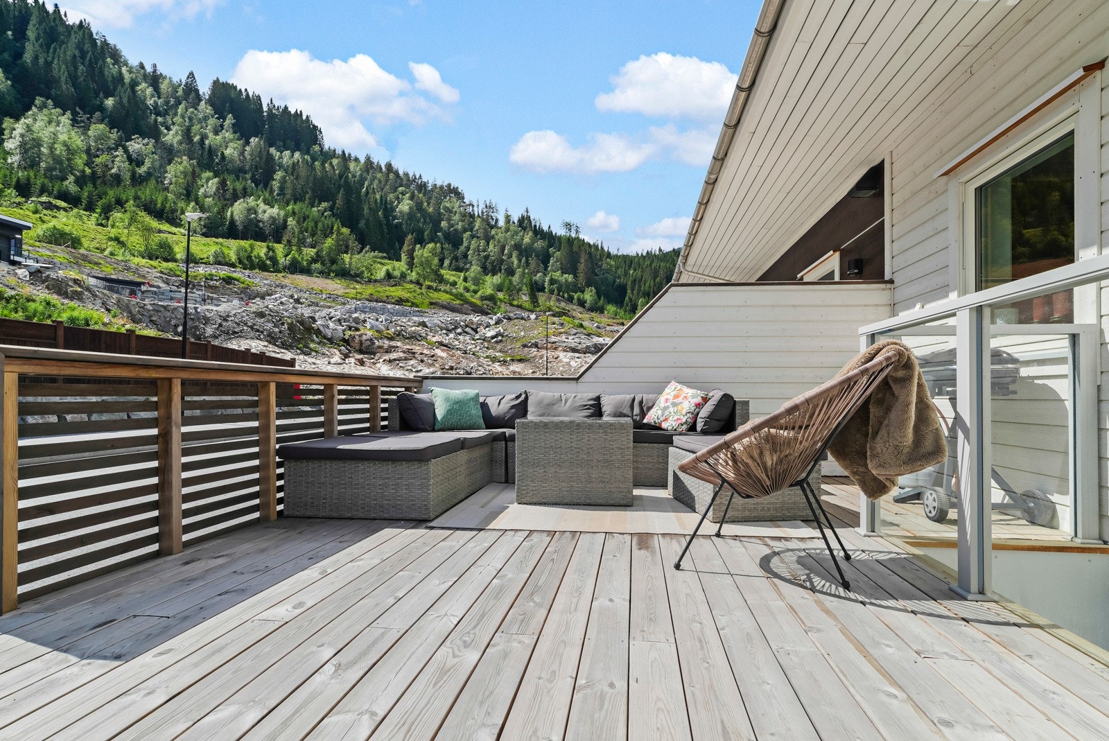 Terrasse i fasade mot sør Galleribilde