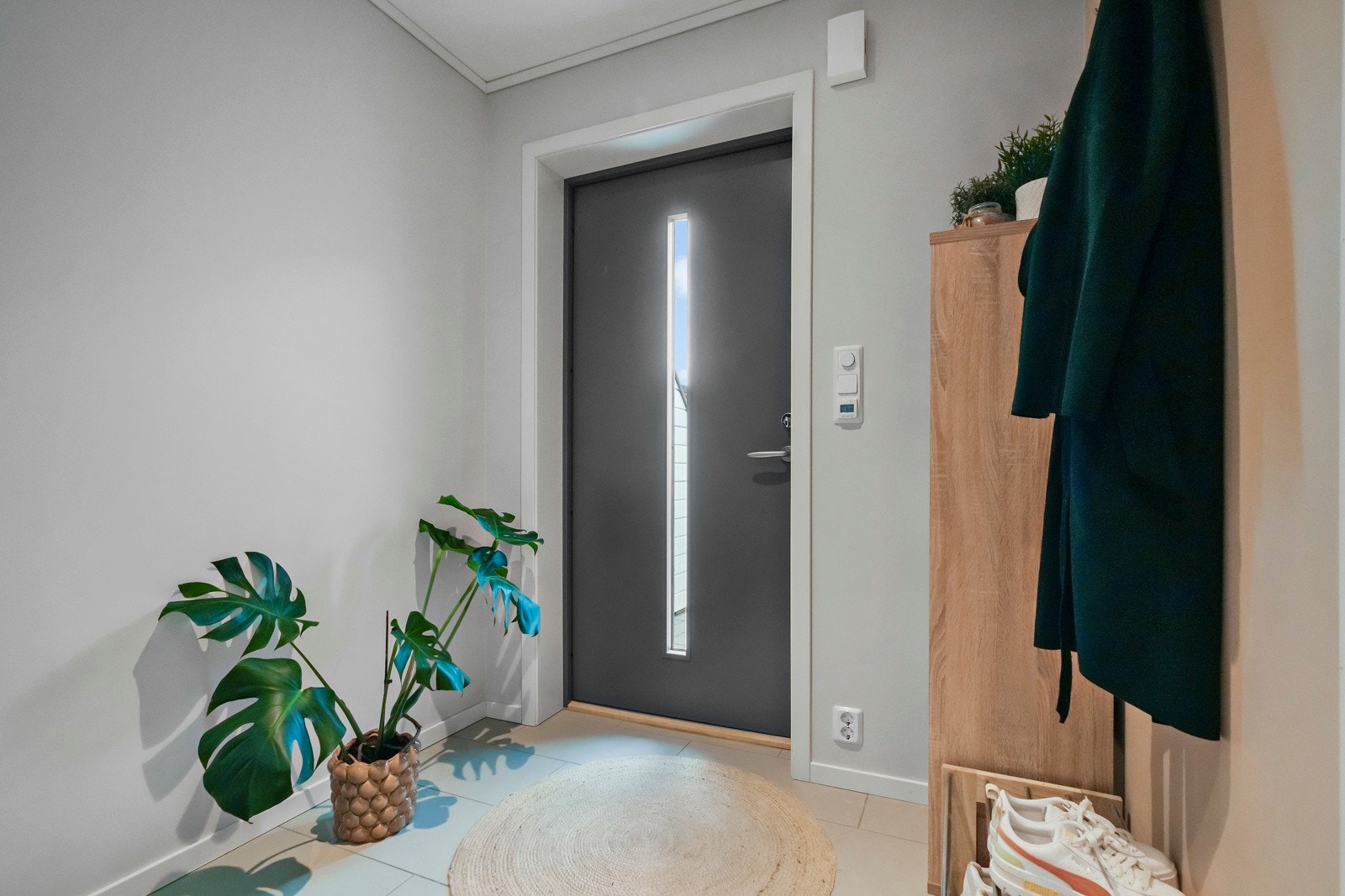 Inngangspartiet er i boligens 1 .etg. - her finner en bad / vaskerom, 2 soverom og bod Galleribilde