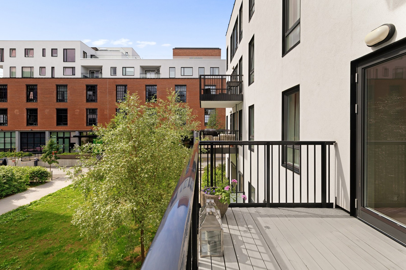 Kristine Hauan Berg v/EIE Løren ønsker velkommen til Bøkkerveien 16A! Galleribilde