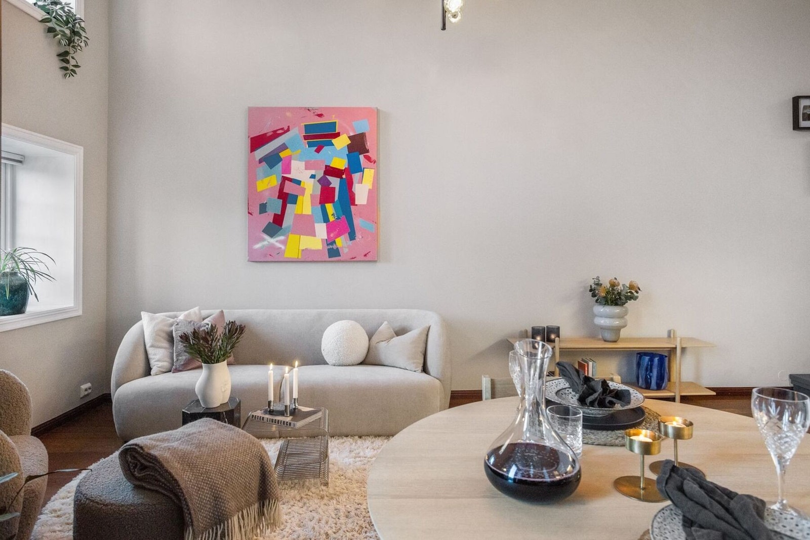 Selger har nylig malt leiligheten i tidsriktig farger. Galleribilde