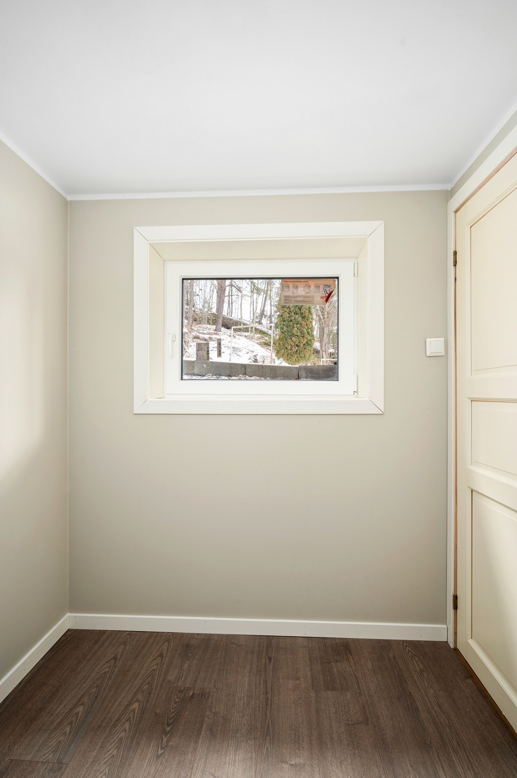 Soverom 2 i kjeller Galleribilde