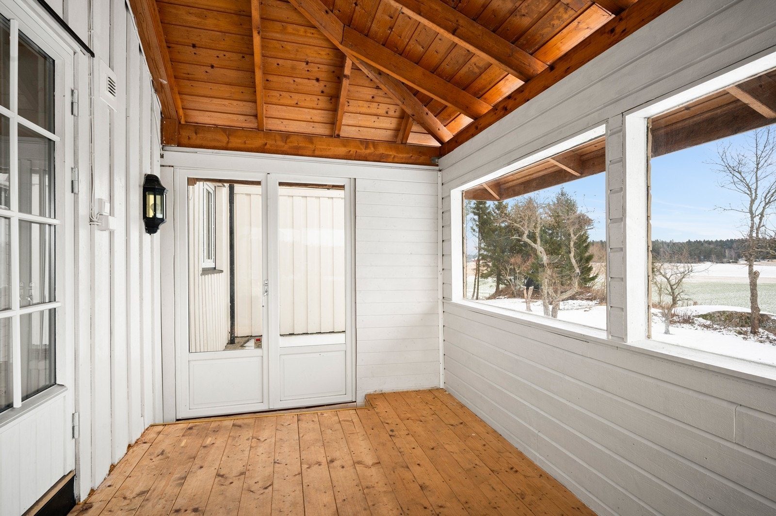 Innbygd veranda med utgang i fra spisestuen i 1. etasje Galleribilde