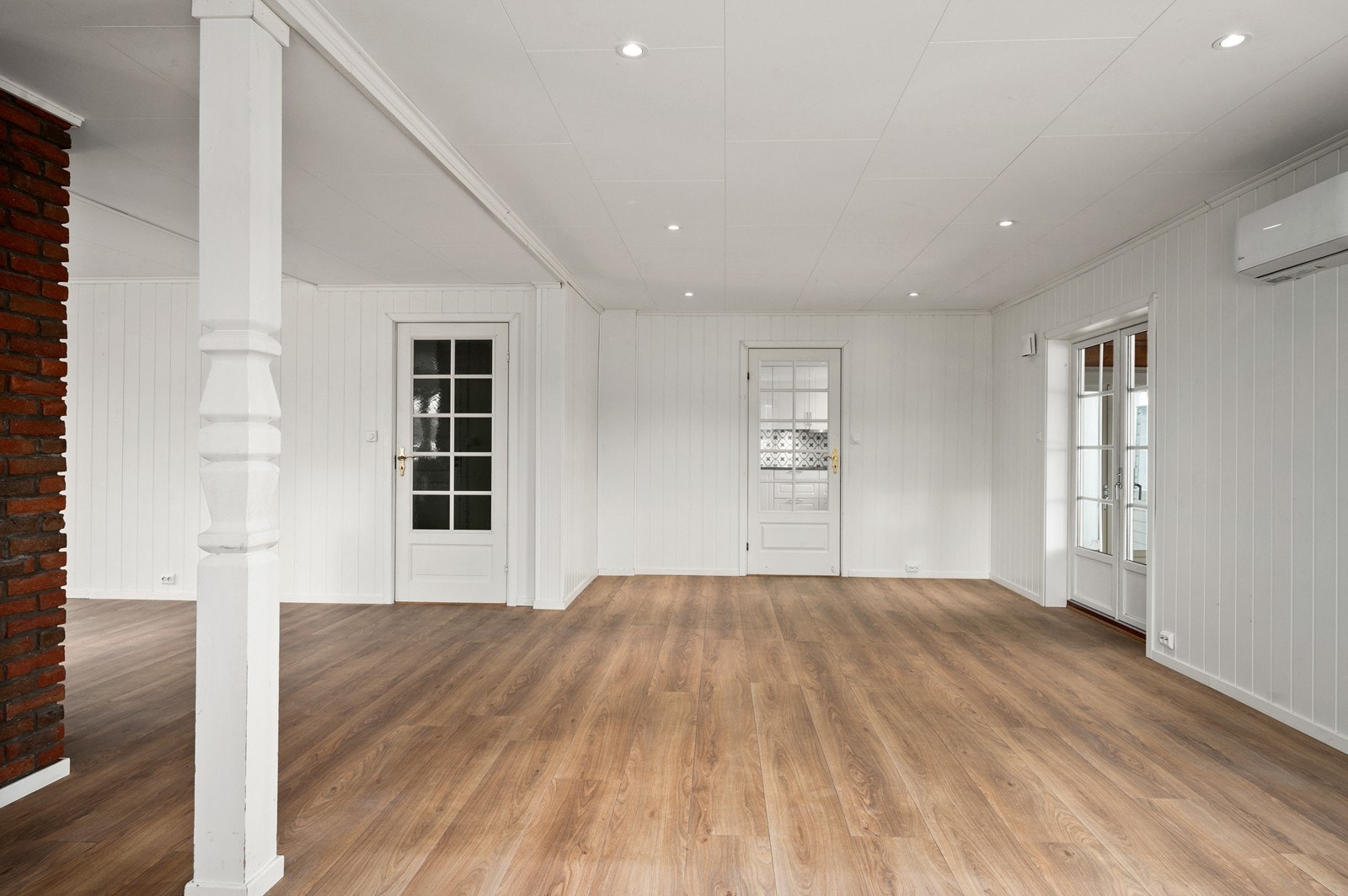 I det som naturlig er spisestuedelen er det også montert varmepumpe Galleribilde