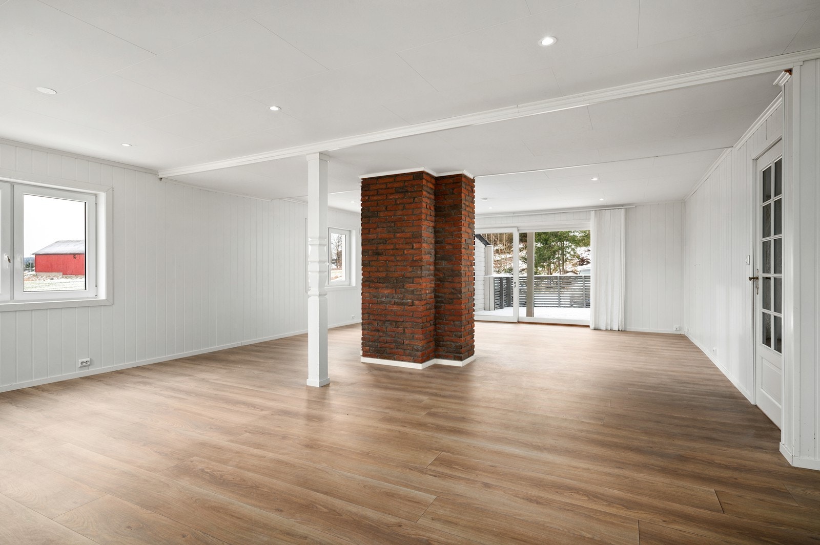 I stuen er det plass til både sofagruppe og spisestue Galleribilde