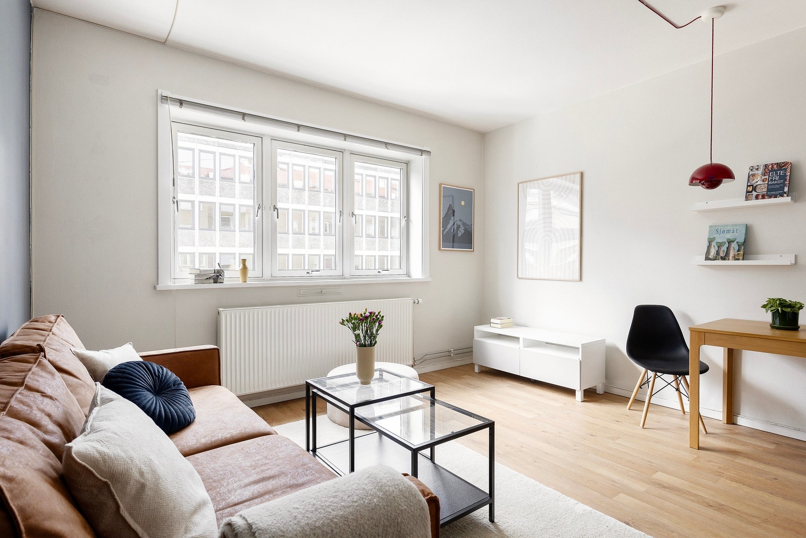 Dette er en lys og attraktiv 2-roms andelsleilighet beliggende i byggets 3. etasje. Galleribilde